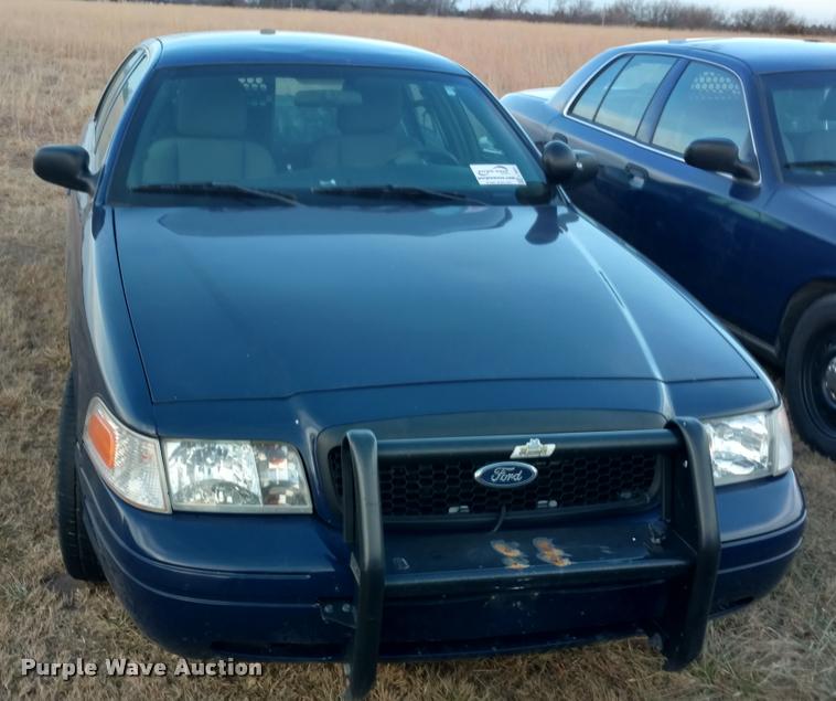 image for item L3931 2011 Ford Crown Victoria Police Interceptor
