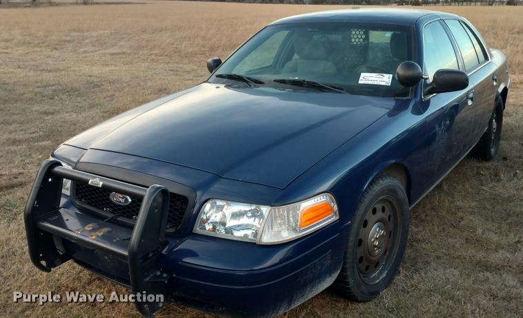 image for item L3931 2011 Ford Crown Victoria Police Interceptor