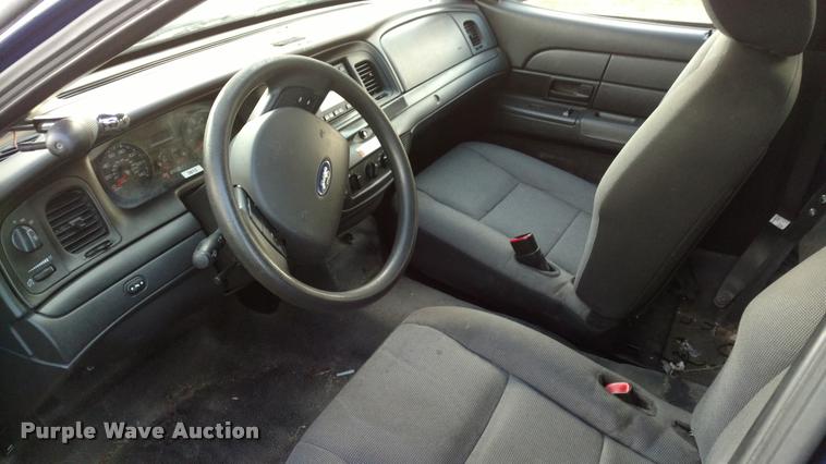 image for item L3931 2011 Ford Crown Victoria Police Interceptor