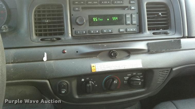 image for item L3931 2011 Ford Crown Victoria Police Interceptor