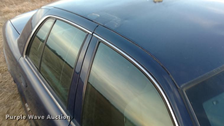 image for item L3931 2011 Ford Crown Victoria Police Interceptor