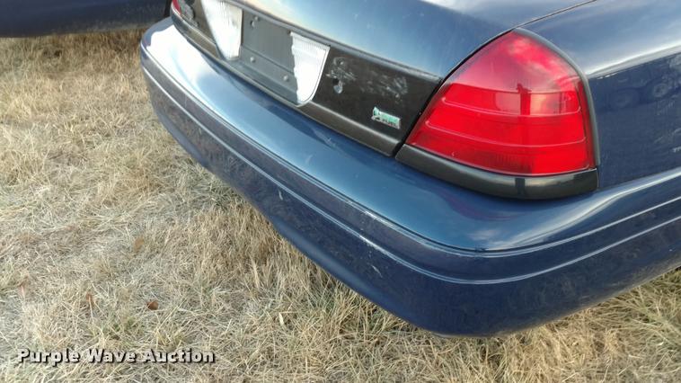 image for item L3931 2011 Ford Crown Victoria Police Interceptor