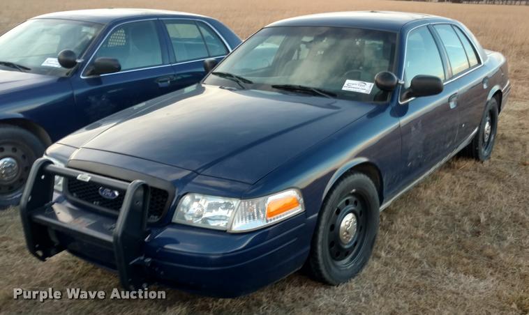 image for item L3932 2009 Ford Crown Victoria Police Interceptor