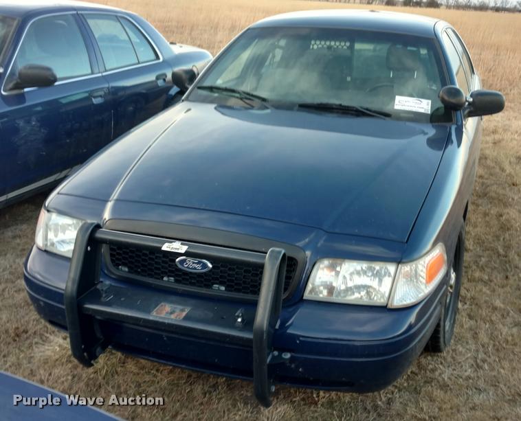 image for item L3932 2009 Ford Crown Victoria Police Interceptor