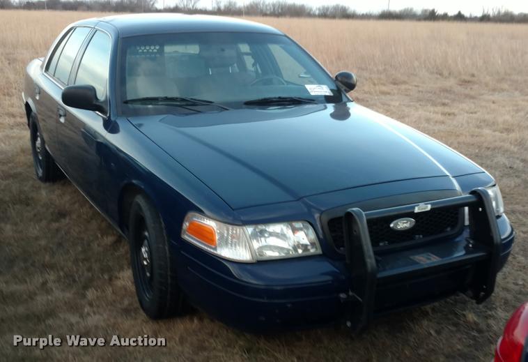 image for item L3932 2009 Ford Crown Victoria Police Interceptor