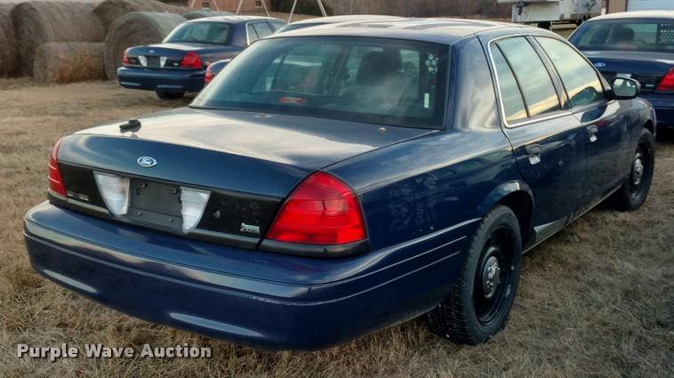 image for item L3932 2009 Ford Crown Victoria Police Interceptor