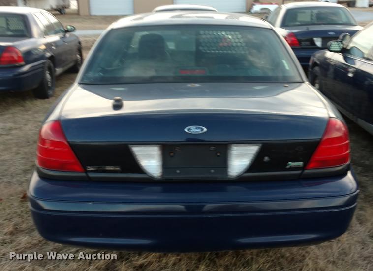 image for item L3932 2009 Ford Crown Victoria Police Interceptor
