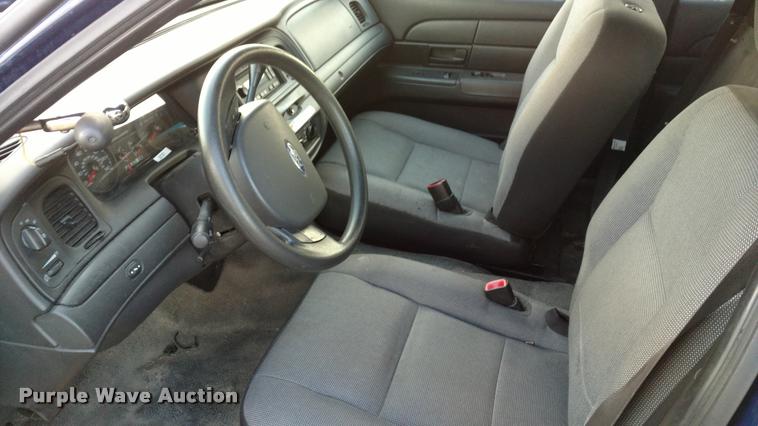 image for item L3932 2009 Ford Crown Victoria Police Interceptor