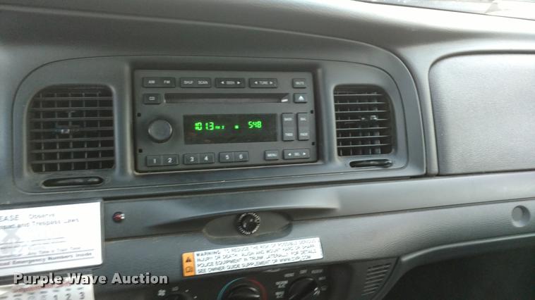 image for item L3932 2009 Ford Crown Victoria Police Interceptor