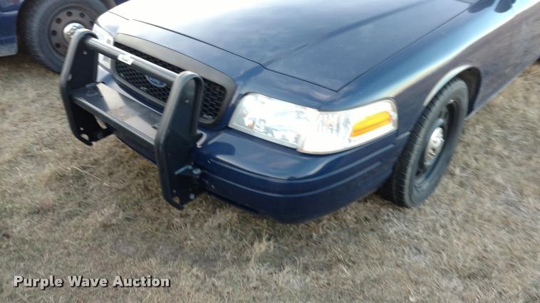 image for item L3932 2009 Ford Crown Victoria Police Interceptor