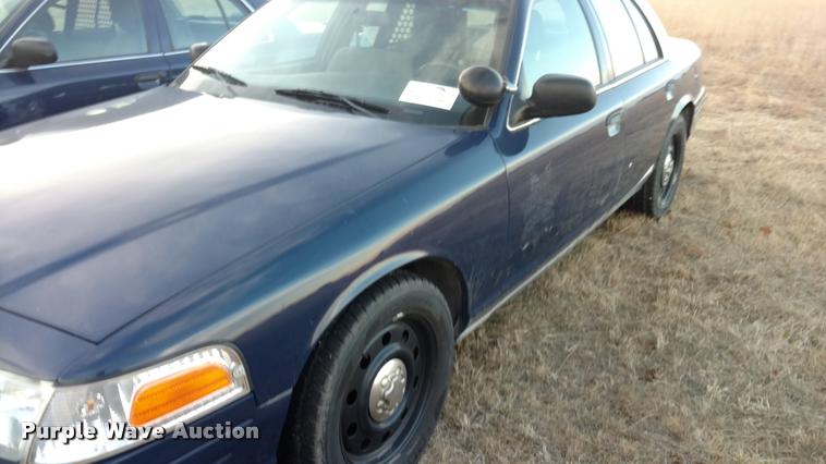 image for item L3932 2009 Ford Crown Victoria Police Interceptor