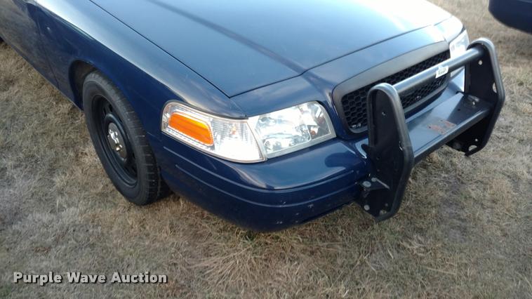 image for item L3932 2009 Ford Crown Victoria Police Interceptor