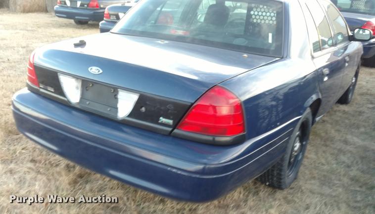 image for item L3932 2009 Ford Crown Victoria Police Interceptor