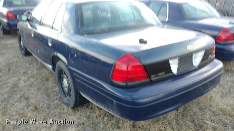 image for item L3932 2009 Ford Crown Victoria Police Interceptor