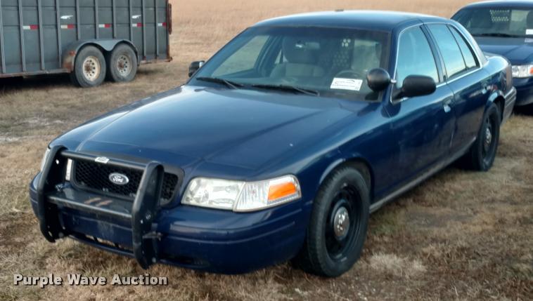 image for item L3933 2011 Ford Crown Victoria Police Interceptor