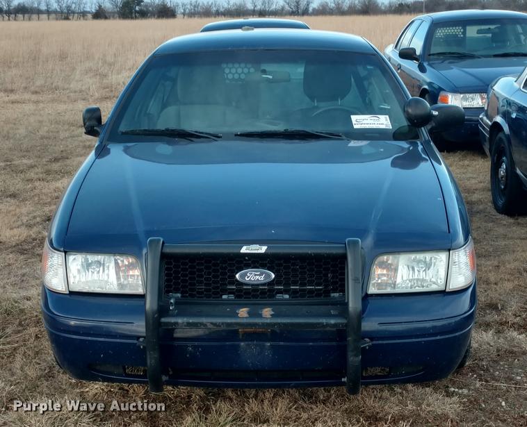 image for item L3933 2011 Ford Crown Victoria Police Interceptor