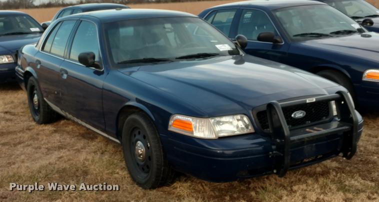 image for item L3933 2011 Ford Crown Victoria Police Interceptor