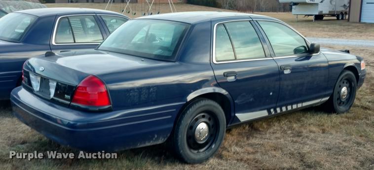 image for item L3933 2011 Ford Crown Victoria Police Interceptor