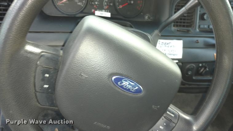 image for item L3933 2011 Ford Crown Victoria Police Interceptor