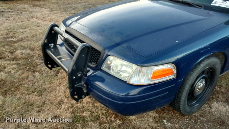 image for item L3933 2011 Ford Crown Victoria Police Interceptor