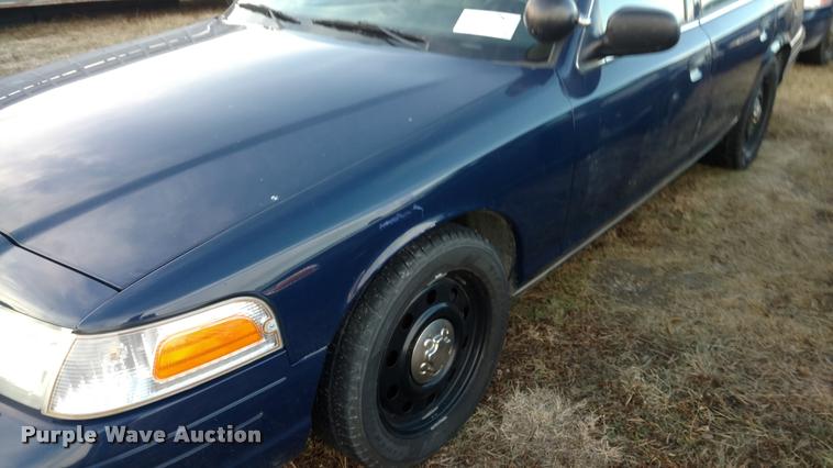 image for item L3933 2011 Ford Crown Victoria Police Interceptor