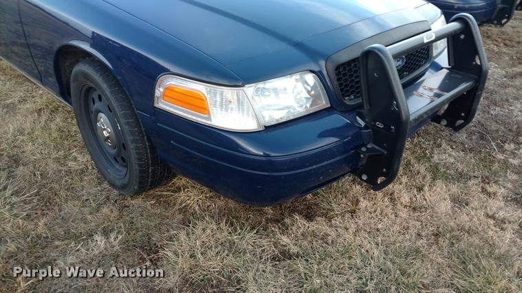 image for item L3933 2011 Ford Crown Victoria Police Interceptor