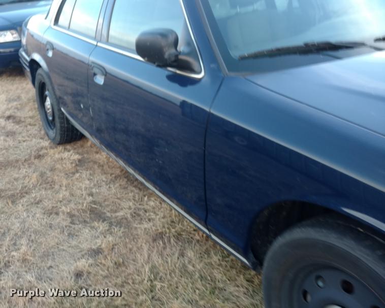 image for item L3933 2011 Ford Crown Victoria Police Interceptor