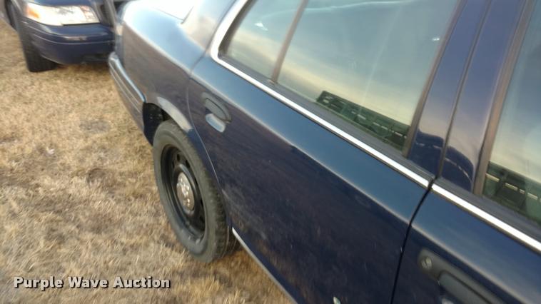 image for item L3933 2011 Ford Crown Victoria Police Interceptor