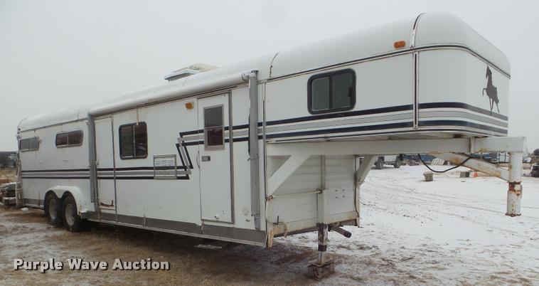 image for item DA5248 1985 Lazy N horse trailer
