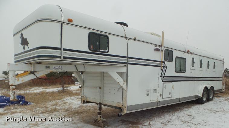 image for item DA5248 1985 Lazy N horse trailer