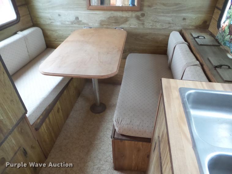 image for item DA5248 1985 Lazy N horse trailer