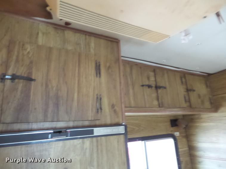 image for item DA5248 1985 Lazy N horse trailer