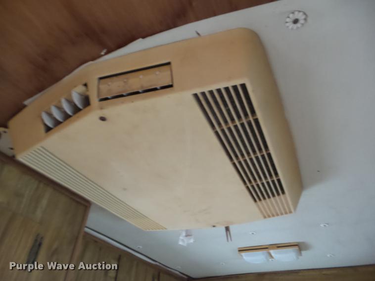 image for item DA5248 1985 Lazy N horse trailer