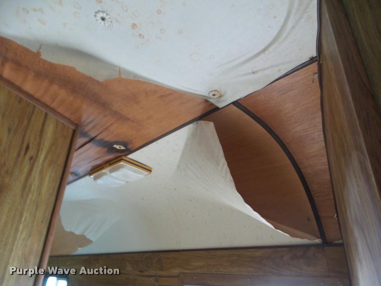 image for item DA5248 1985 Lazy N horse trailer