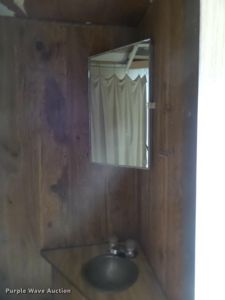 image for item DA5248 1985 Lazy N horse trailer
