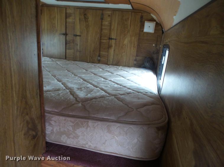 image for item DA5248 1985 Lazy N horse trailer
