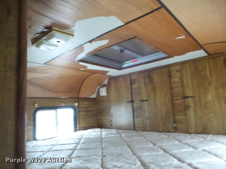 image for item DA5248 1985 Lazy N horse trailer