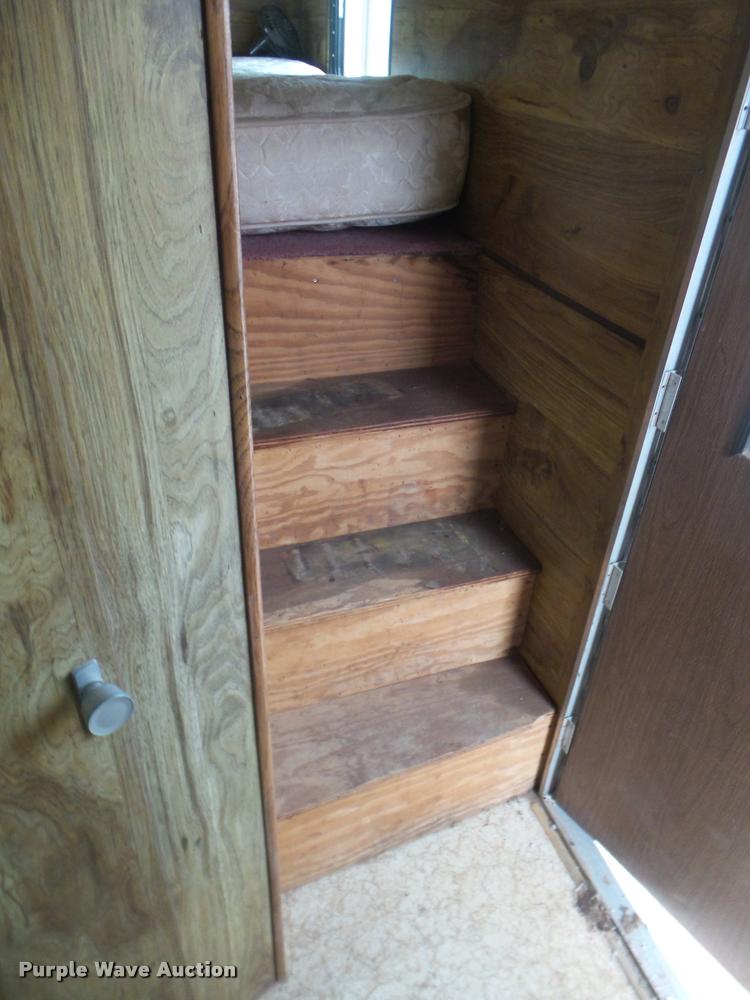 image for item DA5248 1985 Lazy N horse trailer