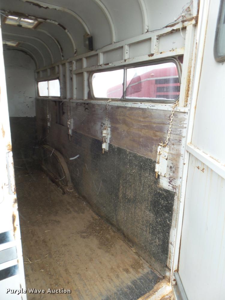 image for item DA5248 1985 Lazy N horse trailer