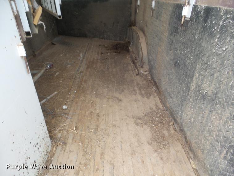 image for item DA5248 1985 Lazy N horse trailer