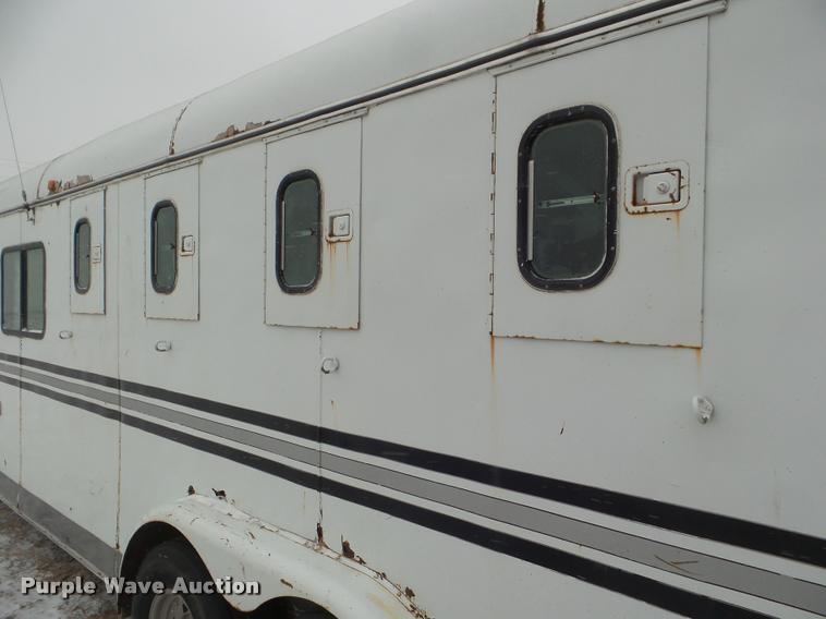 image for item DA5248 1985 Lazy N horse trailer