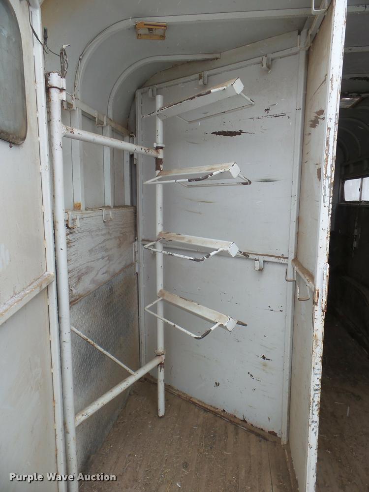 image for item DA5248 1985 Lazy N horse trailer