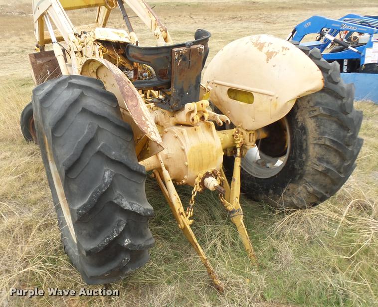 image for item DE9507 Massey-Ferguson tractor