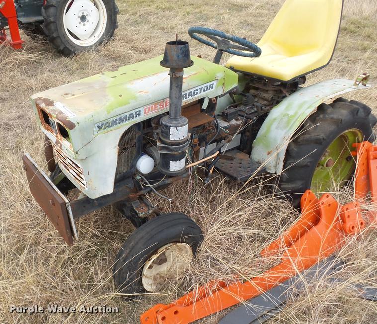 image for item DE9508 Yanmar 135 tractor