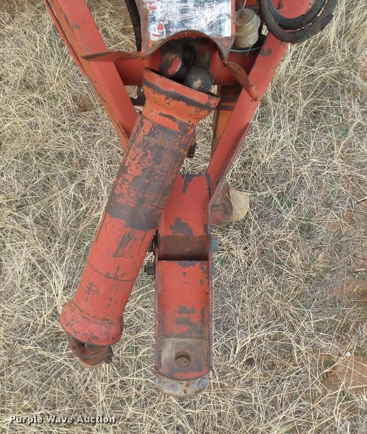 image for item DE9510 1985 New Holland 848 round baler