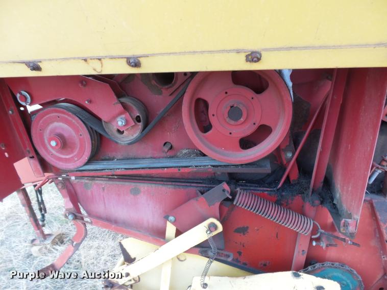 image for item DE9510 1985 New Holland 848 round baler