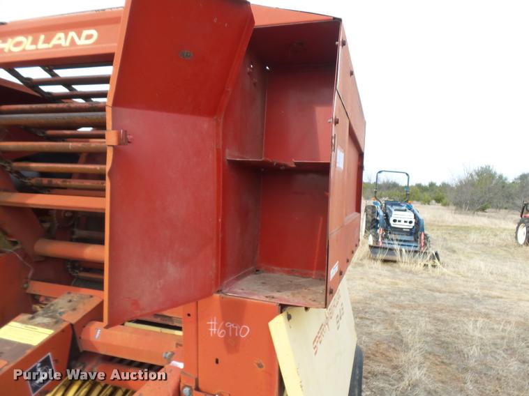 image for item DE9510 1985 New Holland 848 round baler