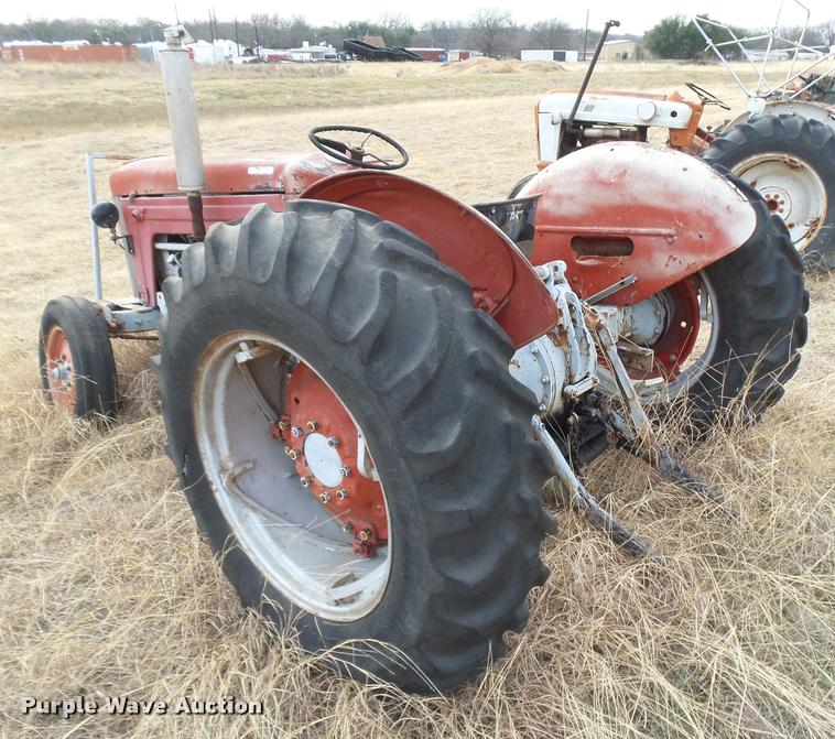 image for item DE9511 Massey-Ferguson tractor