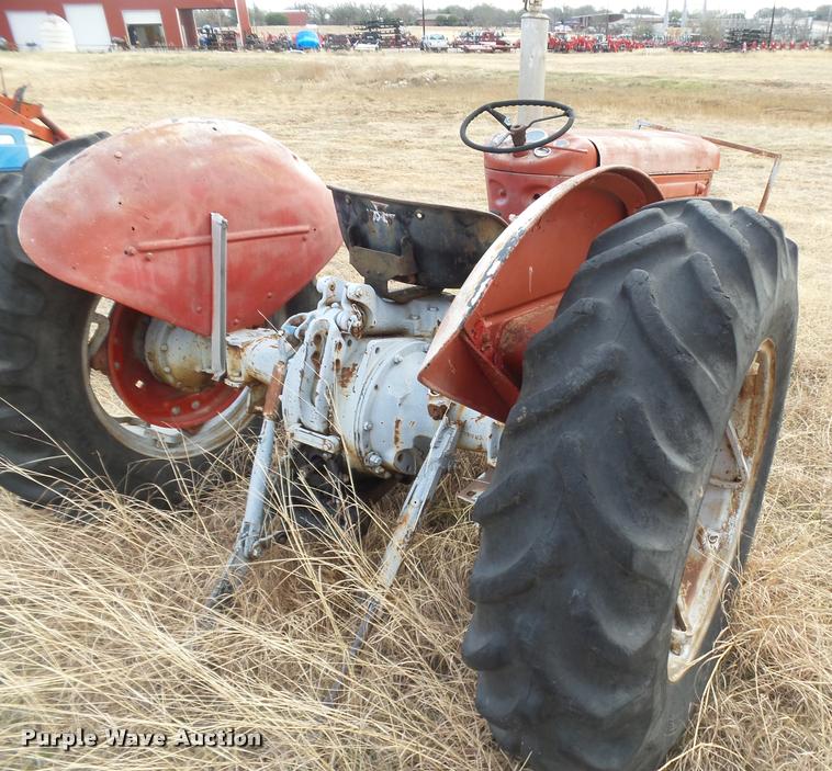 image for item DE9511 Massey-Ferguson tractor