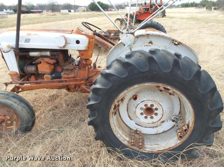 image for item DE9512 Ford 801 tractor